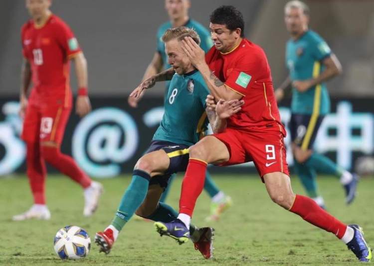 欧冠半场：阿纳别科夫屡送神扑，凯拉特0-0奥林匹亚科斯